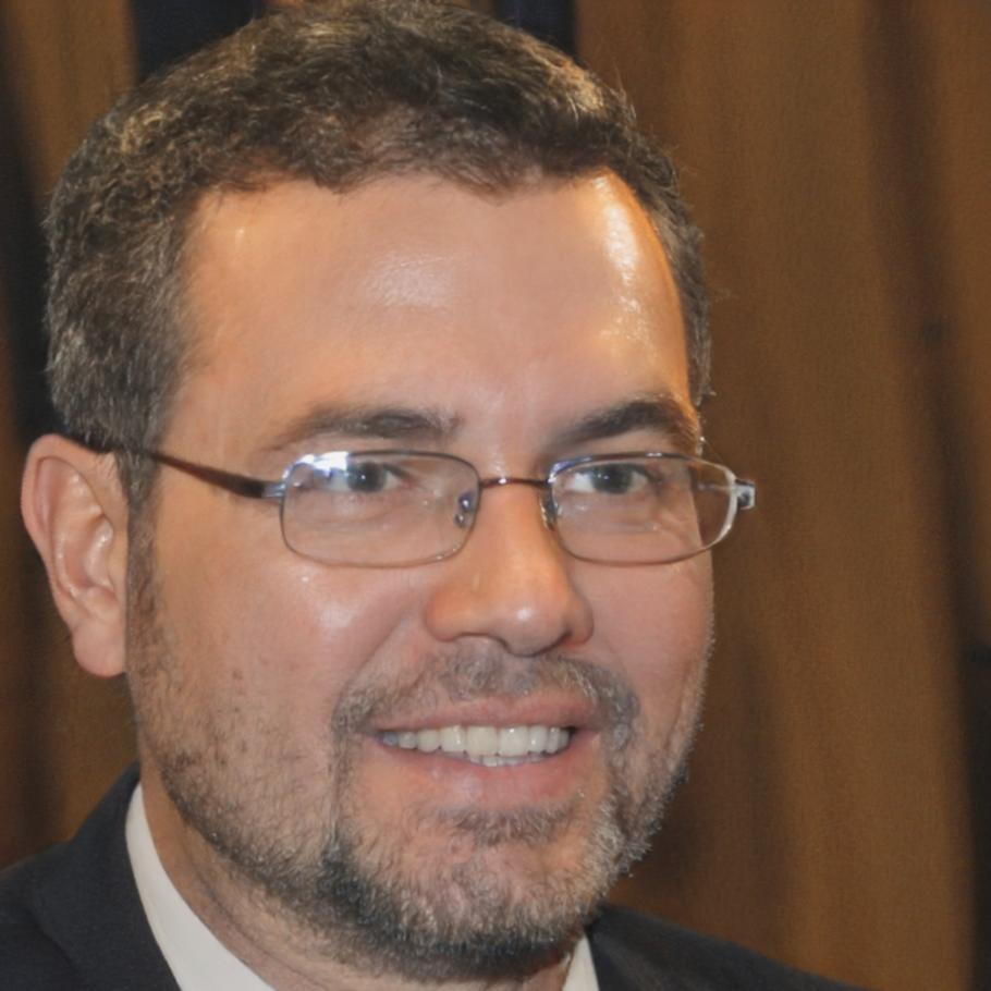 Henrik Lindström, Leitender Finanzanalyst